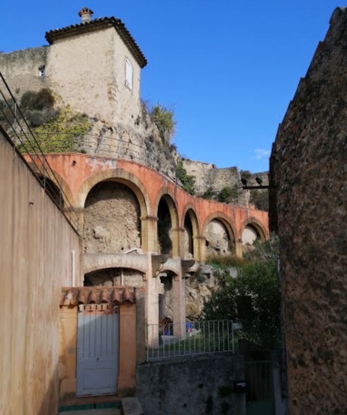 Photo de l'architecture du village de Barjols